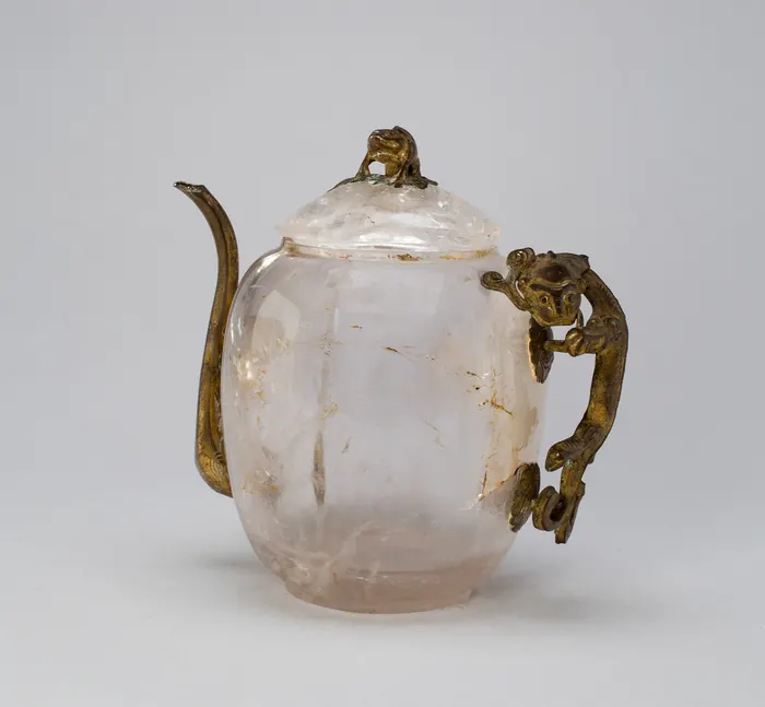 Chinese covered ewer carved from clear crystal, with a handle shaped like a lizard, 18th century