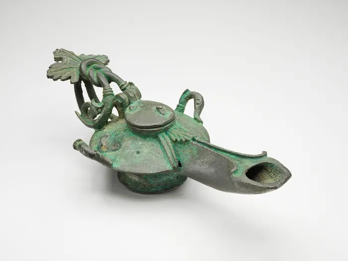 Roman bronze oil lamp with a palm-leaf handle, found in Sri Lanka, 1st or 2nd century